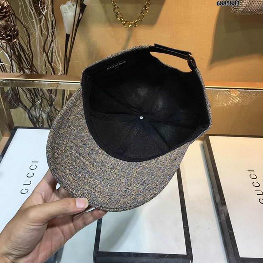 Ba*len*cia*ga hat